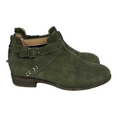 Skechers green suede booties size 6.5