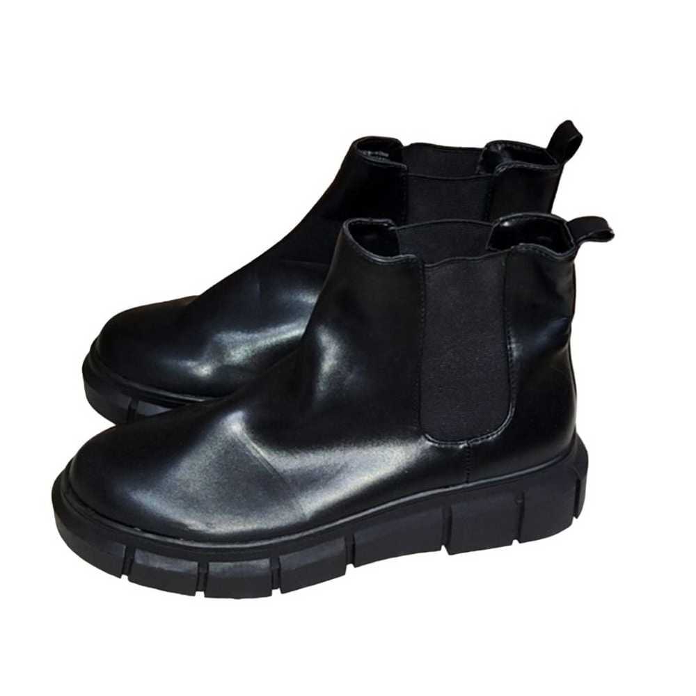 New without Box Niya Lug Sole Chelsea Boot Size 8… - image 1