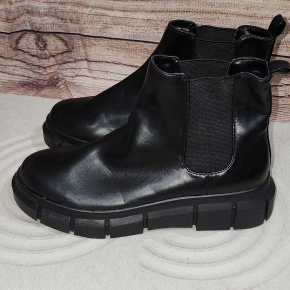 New without Box Niya Lug Sole Chelsea Boot Size 8… - image 2