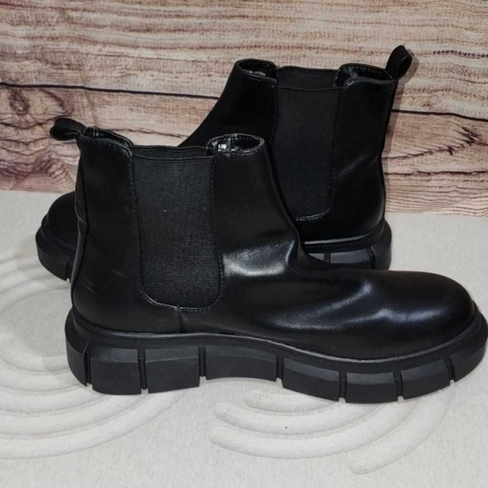 New without Box Niya Lug Sole Chelsea Boot Size 8… - image 3