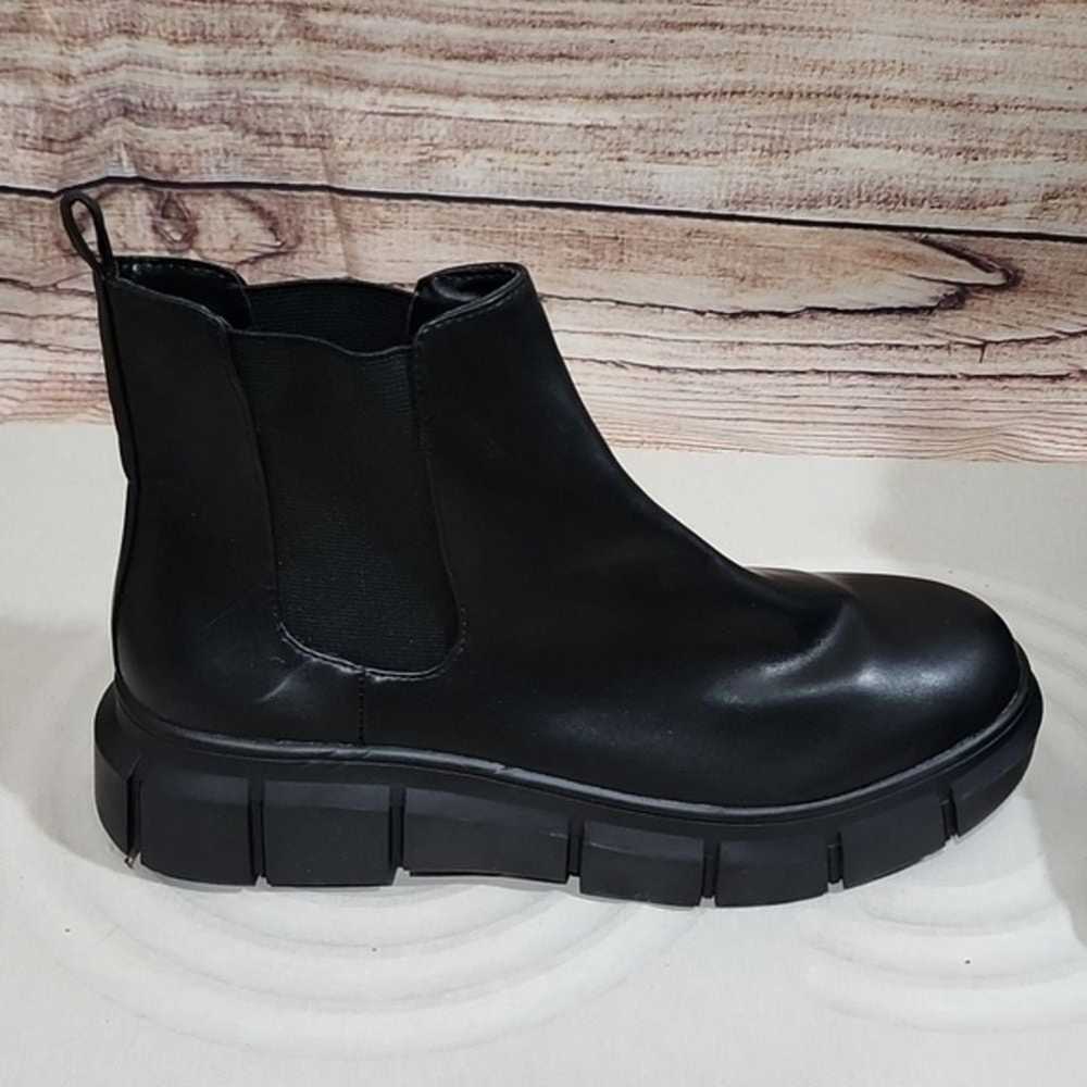 New without Box Niya Lug Sole Chelsea Boot Size 8… - image 5