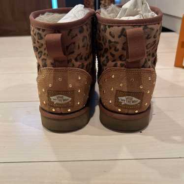 U.S old vans Women's Mouton Boots size: 7 - image 1