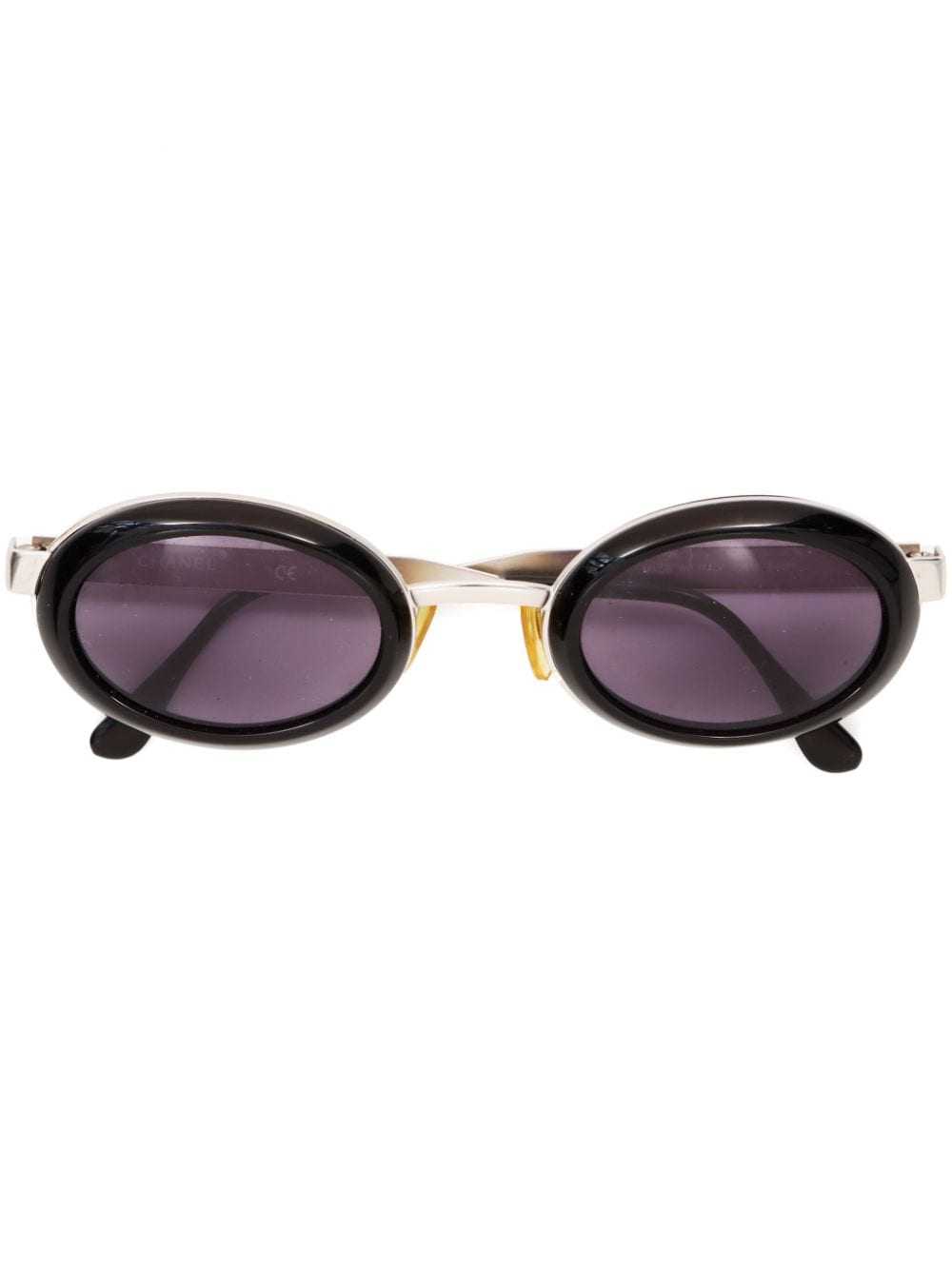 CHANEL Pre-Owned 1990s oval-frame sunglasses - Si… - image 1