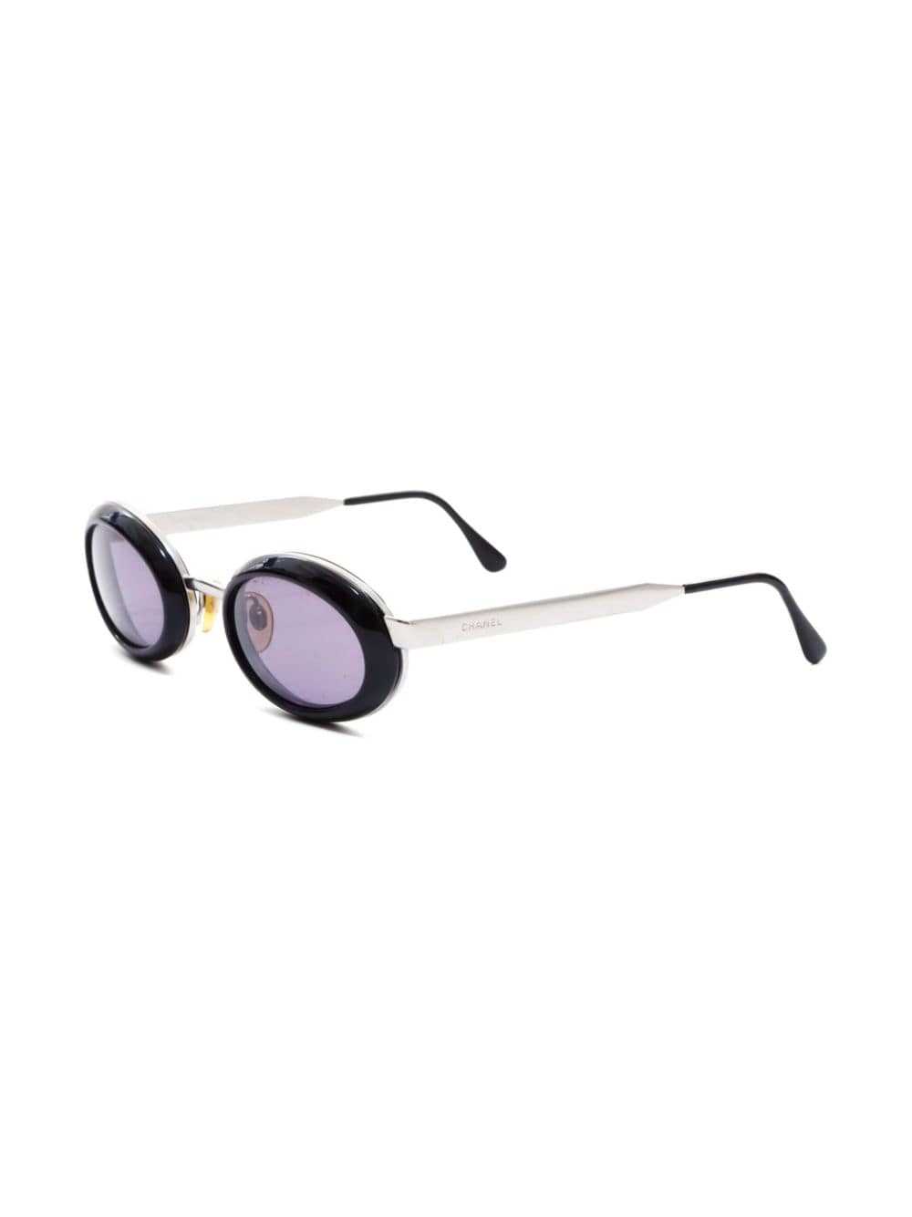 CHANEL Pre-Owned 1990s oval-frame sunglasses - Si… - image 2