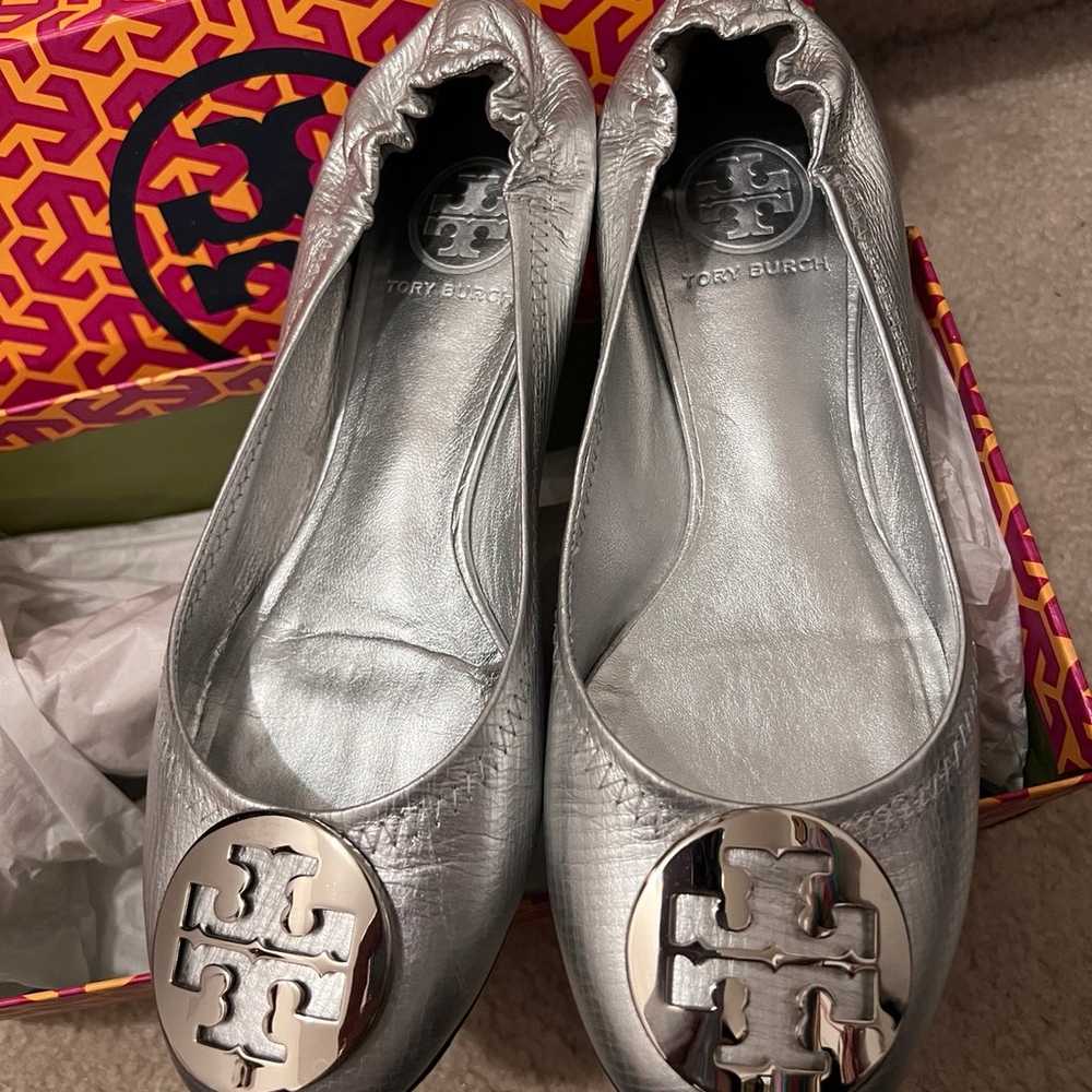 TORY BURCH silver REVA flats leather with silver … - image 2