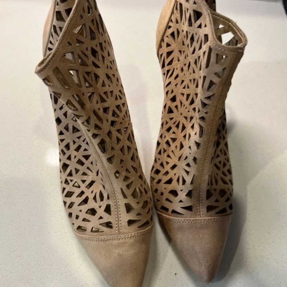 NEW BCBGeneration 4” cutout beige ankle boots siz… - image 10