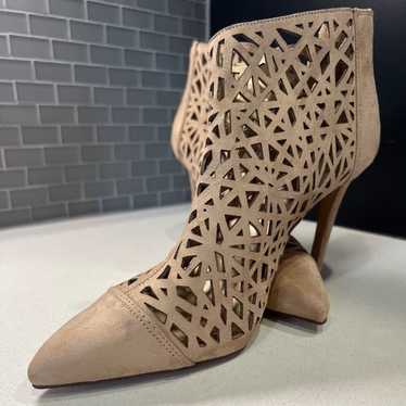 NEW BCBGeneration 4” cutout beige ankle boots siz… - image 1