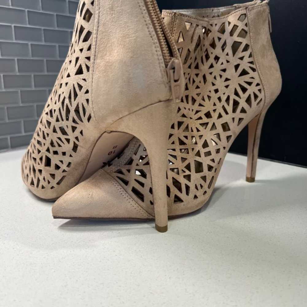 NEW BCBGeneration 4” cutout beige ankle boots siz… - image 2