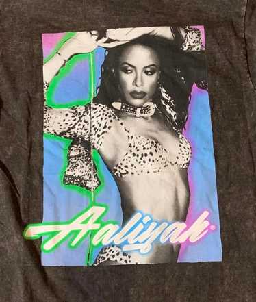 Designer Aaliyah Preowned Medium Long Sleeve T-shi