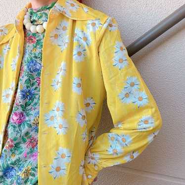 70s vintage flower-patterned shirt blouse with da… - image 1