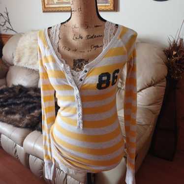 ♡Y2k PINK stripped button down graphic henely top! - image 1