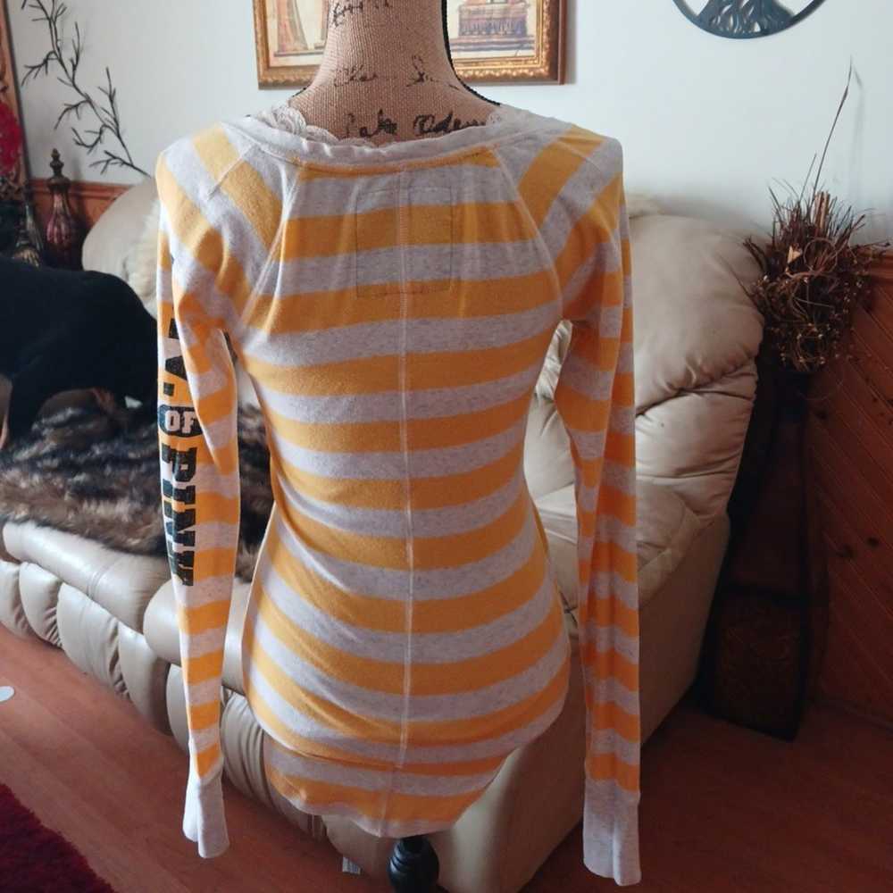 ♡Y2k PINK stripped button down graphic henely top! - image 4