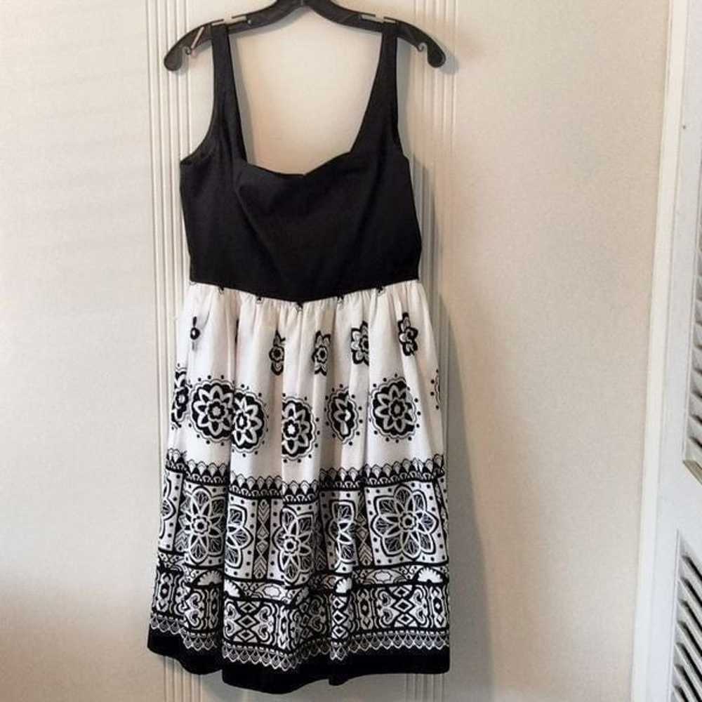 Maggy London Sleeveless Black & White Dress - image 1