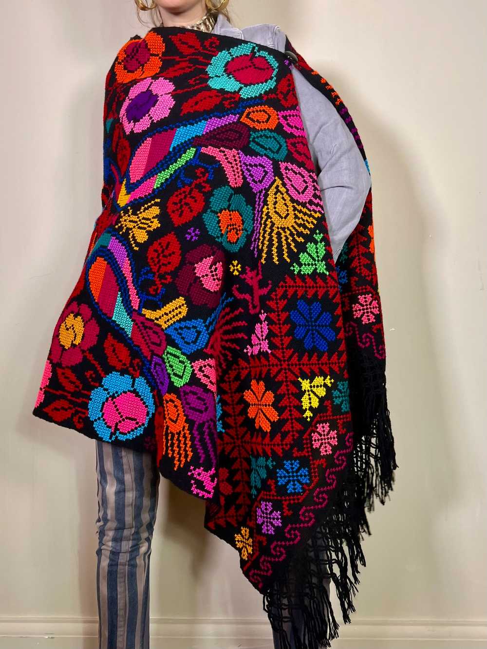 Pia, Mexican embroidered rebozo - image 10