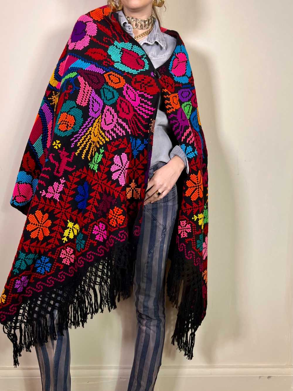 Pia, Mexican embroidered rebozo - image 5