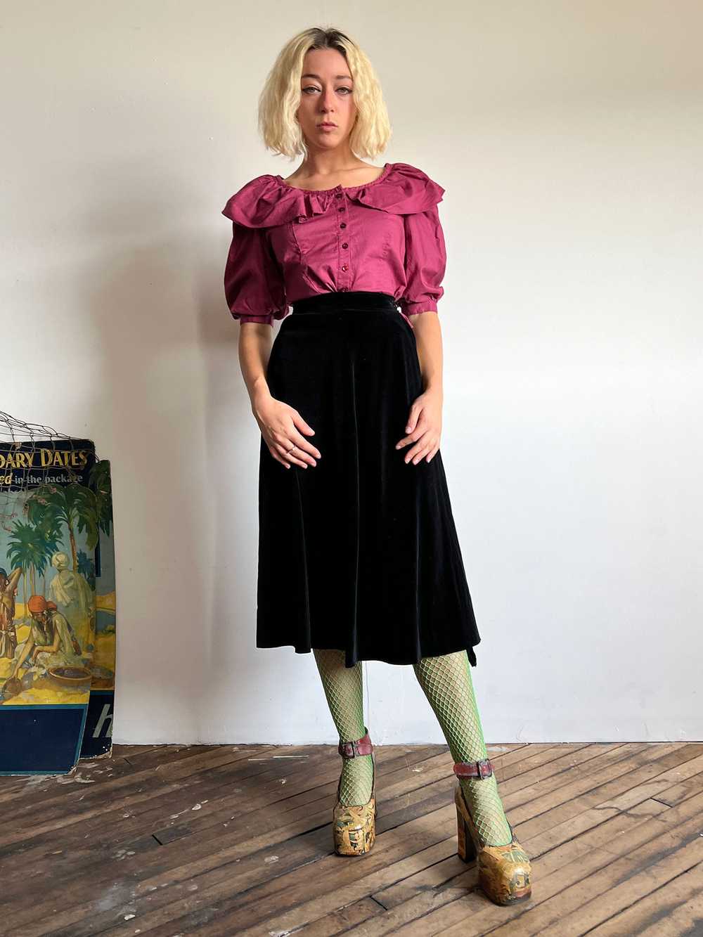 Vintage 1940s 1950s Black Velvet Skirt with Drama… - image 3