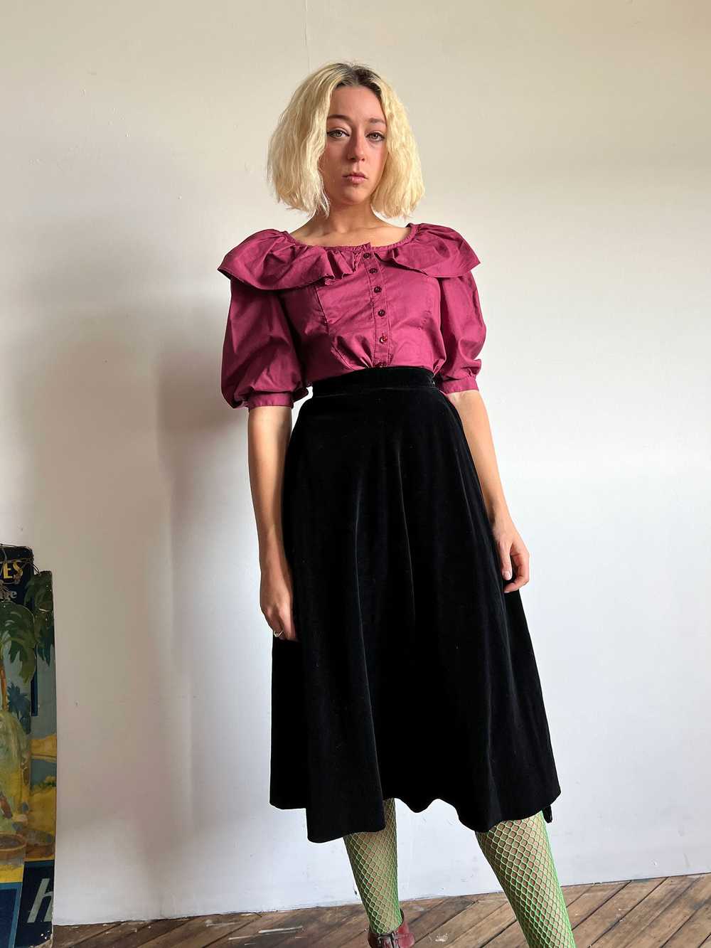 Vintage 1940s 1950s Black Velvet Skirt with Drama… - image 7