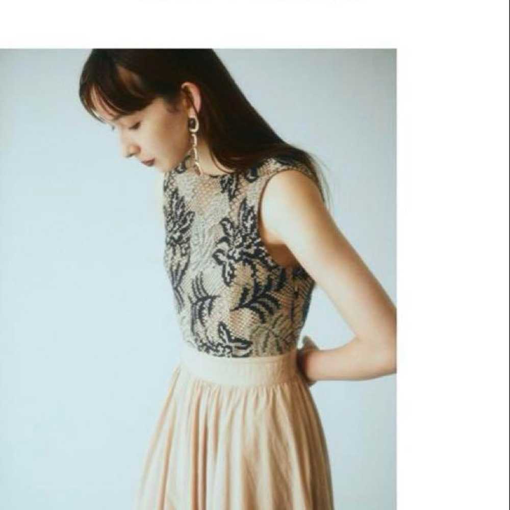 Two-tone floral lace dress. - image 3