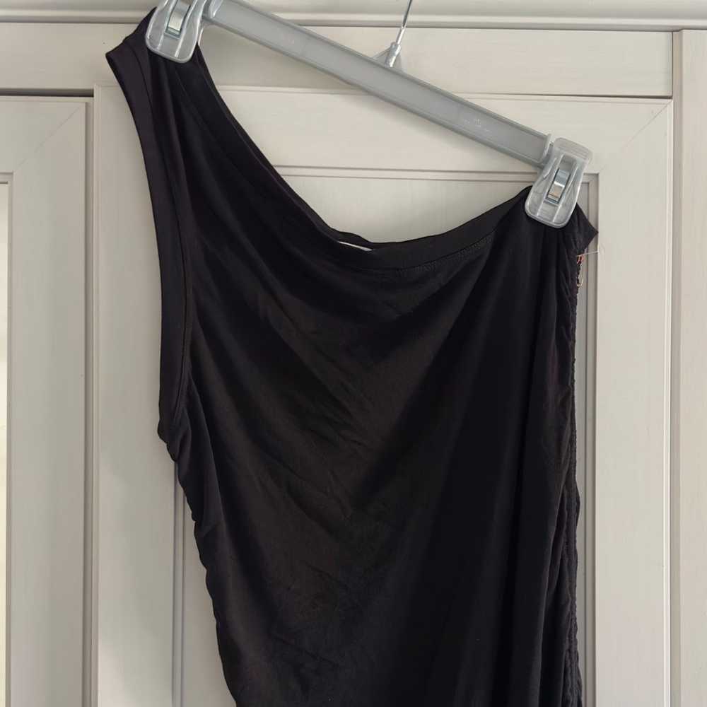 Good American Ruched One Shoulder Dress in Black … - image 2