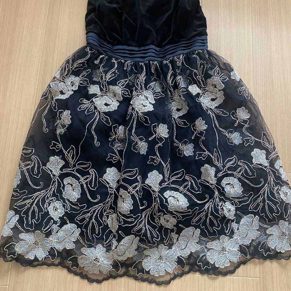 Black flower embroidery party dress. - image 2