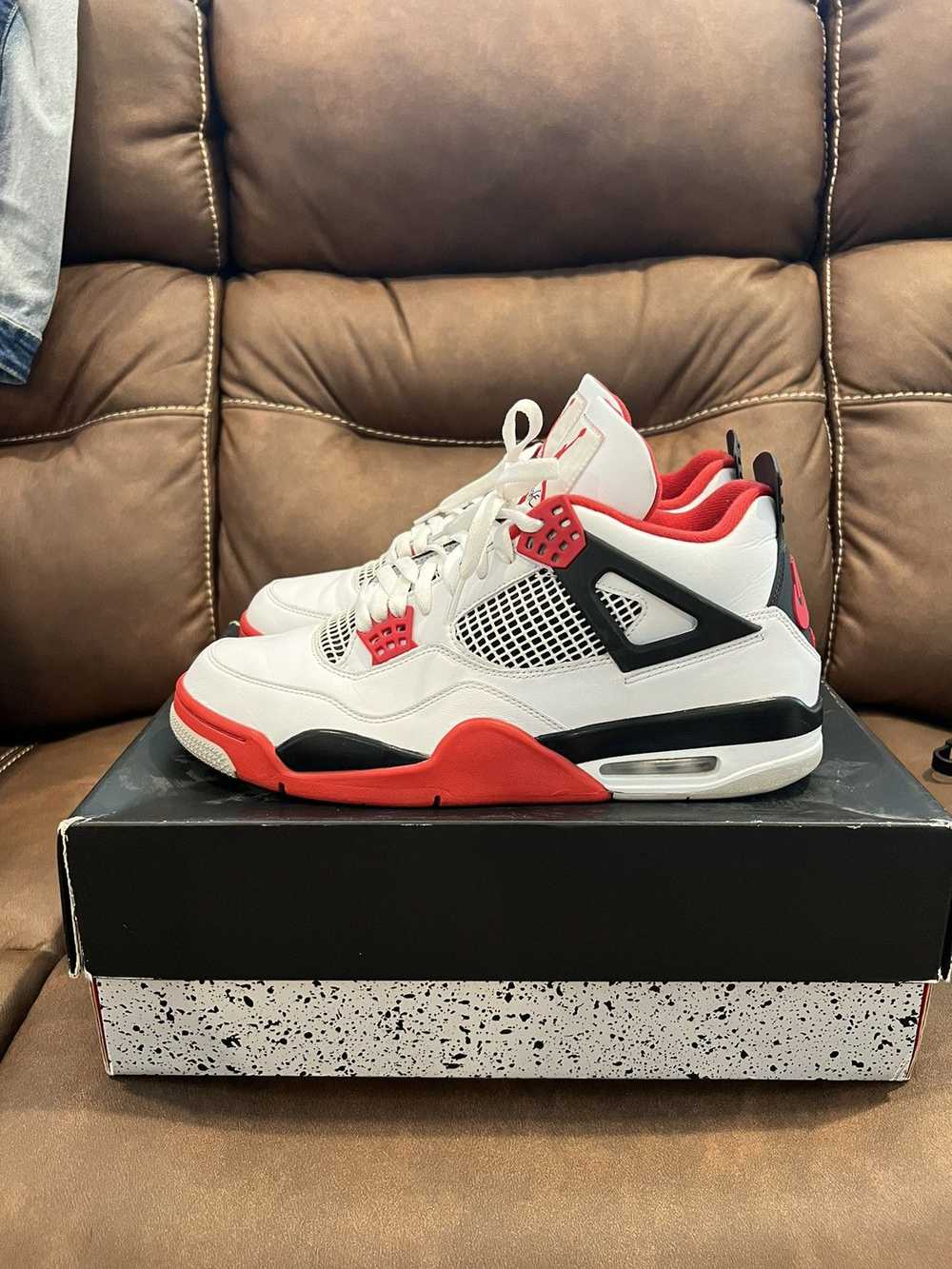 Jordan Brand × Nike Jordan 4 Retro Fire Red (2020) - image 2