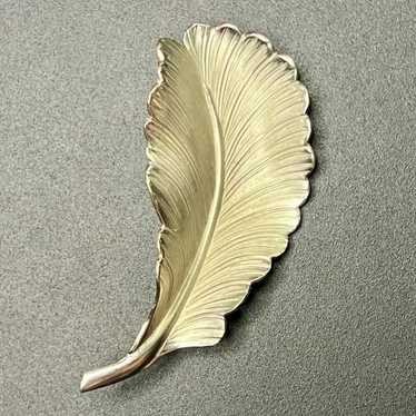 Giovanni Giovanni Silvertone Textured Leaf Brooch… - image 1