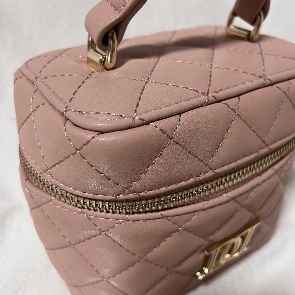 Darich Vanity Bag in Pink. - image 2