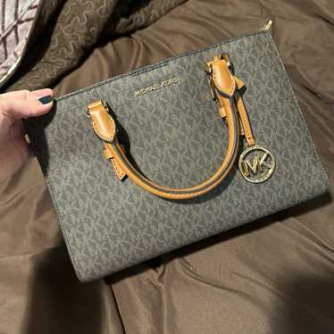 Micheal kors purse