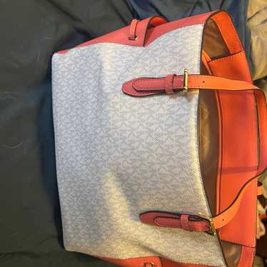 Michael kors white and coarl tote