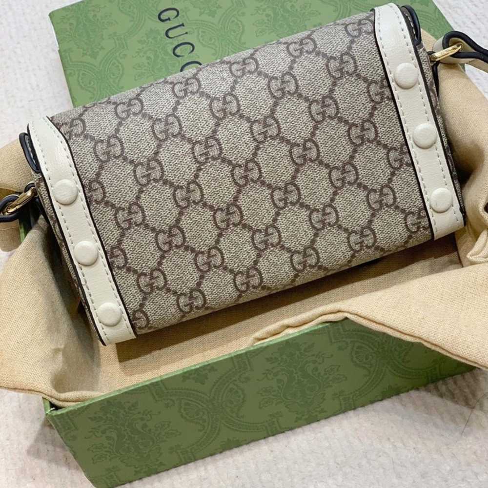 Gucci Crossbody Bags - image 9