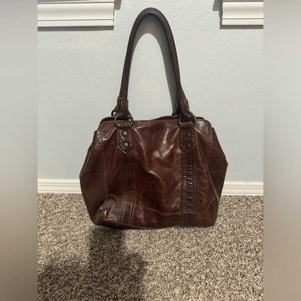 Stylish Brown Leather Tote Bag for Everyday Use - image 3