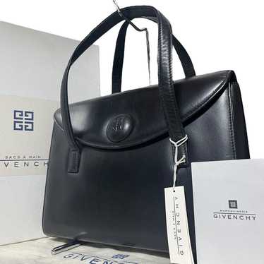 【Superb item ✨】Givenchy 4G handbag with logo engra