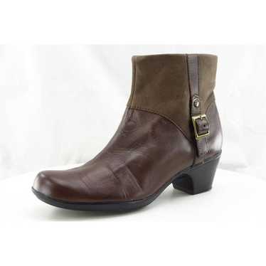 Clarks Boot Sz 6.5 M Short Boots Brown Leather Wom