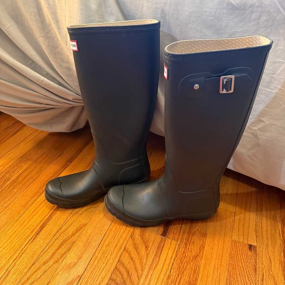 Hunter boots size 7 DARK OLIVE - image 2