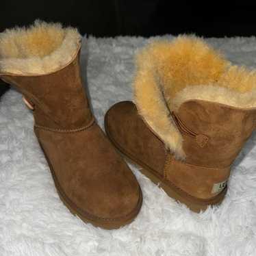 Ugg Bailey Button Mini