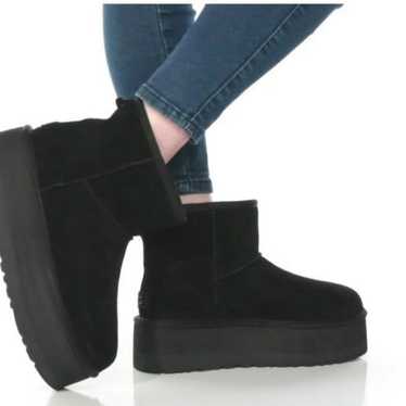 UGG classiic platform boot sz 8 - image 1