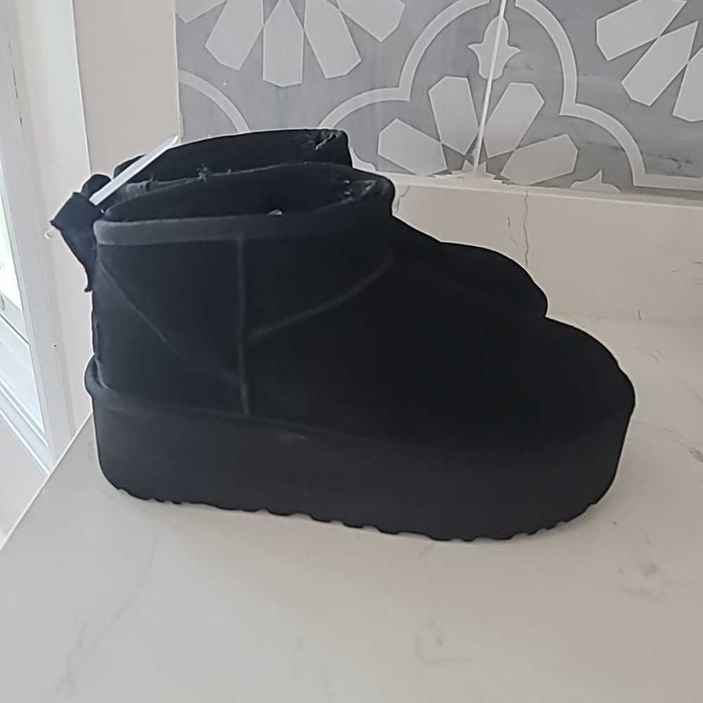 UGG classiic platform boot sz 8 - image 2