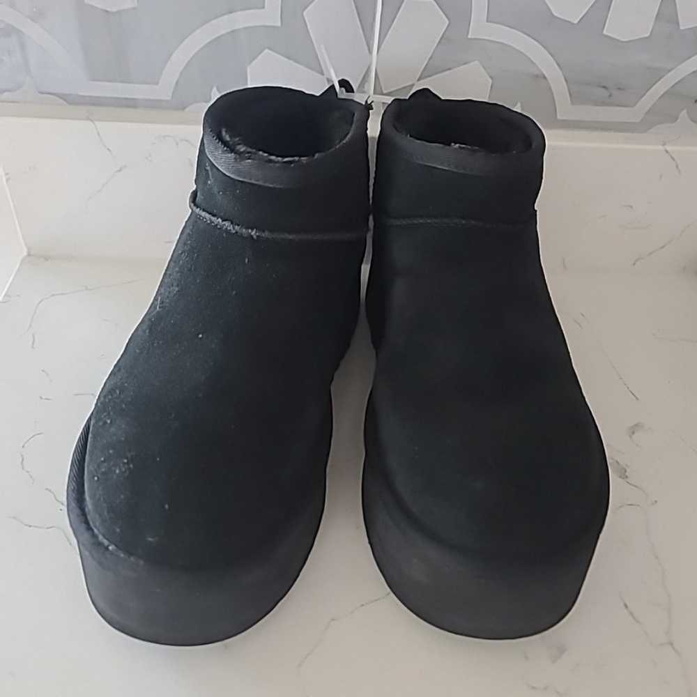 UGG classiic platform boot sz 8 - image 3