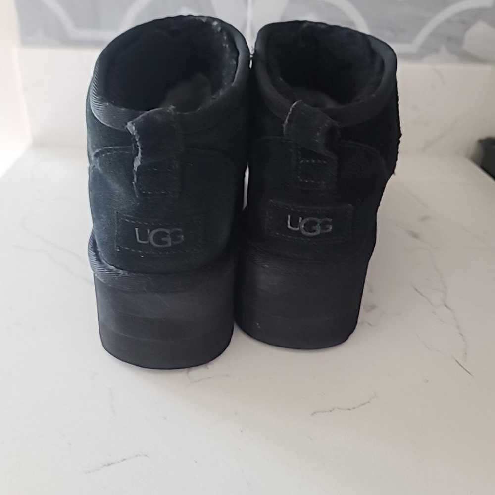 UGG classiic platform boot sz 8 - image 4