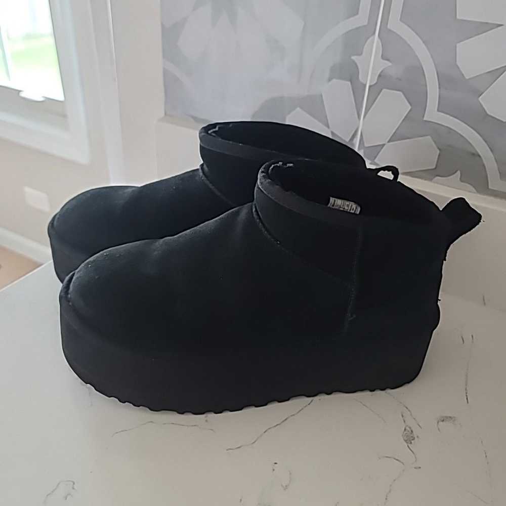 UGG classiic platform boot sz 8 - image 8