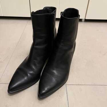 ＊Superb Condition＊ Stuart Weitzman (Size 38) - image 1