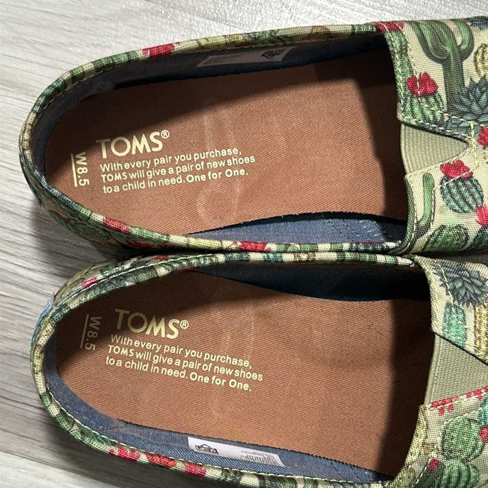 TOMS Women’s Green Cactus Print Loafers Size 8.5 - image 3