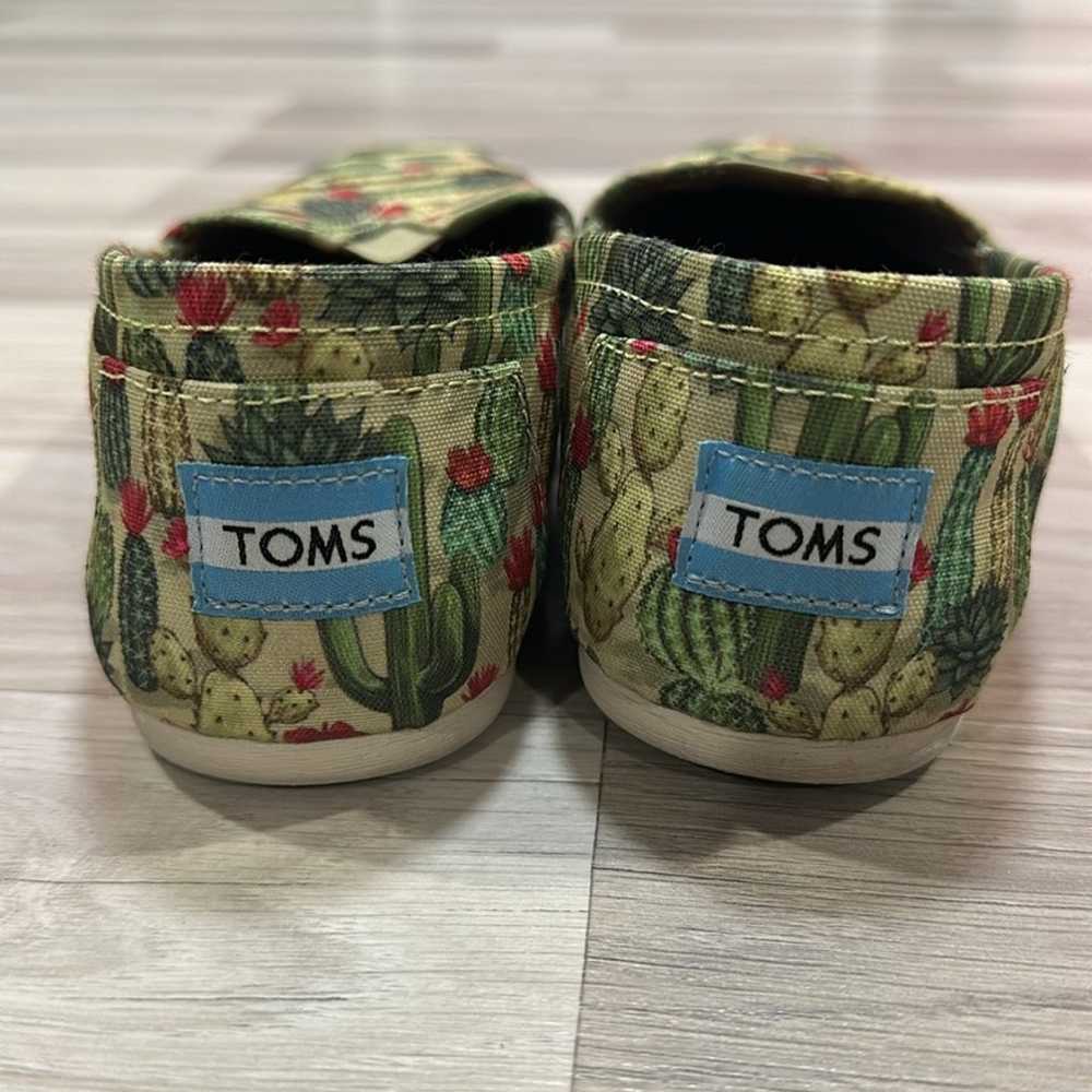 TOMS Women’s Green Cactus Print Loafers Size 8.5 - image 5