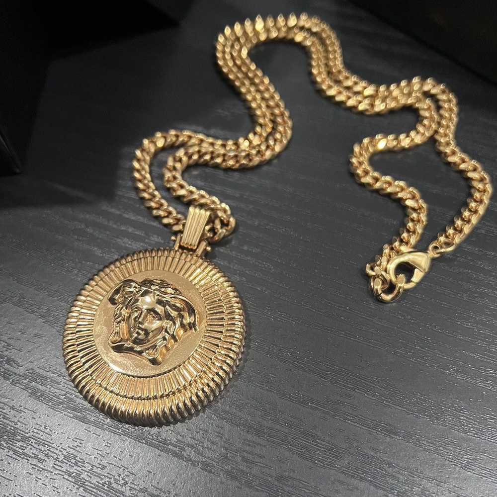 Jewelry × Luxury × Versace Versace Gold Medusa Bi… - image 2