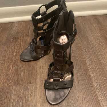 Guess sandals in size 6