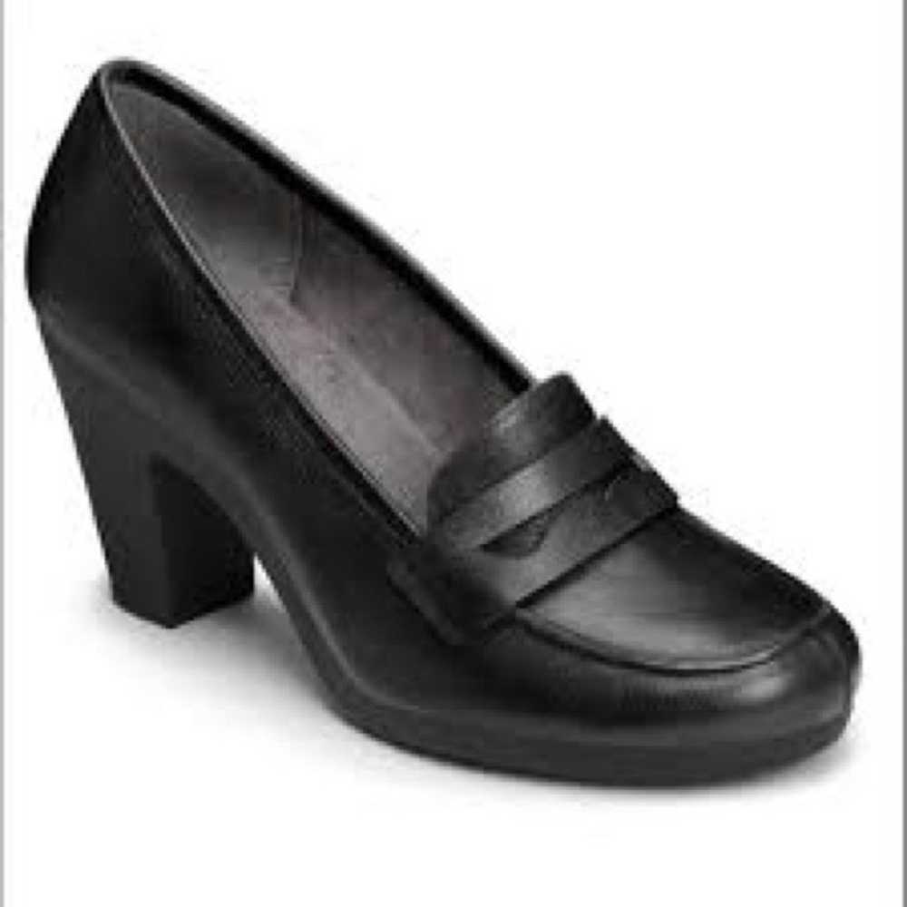 Aerosoles black loafer heels size 9.5 - image 1