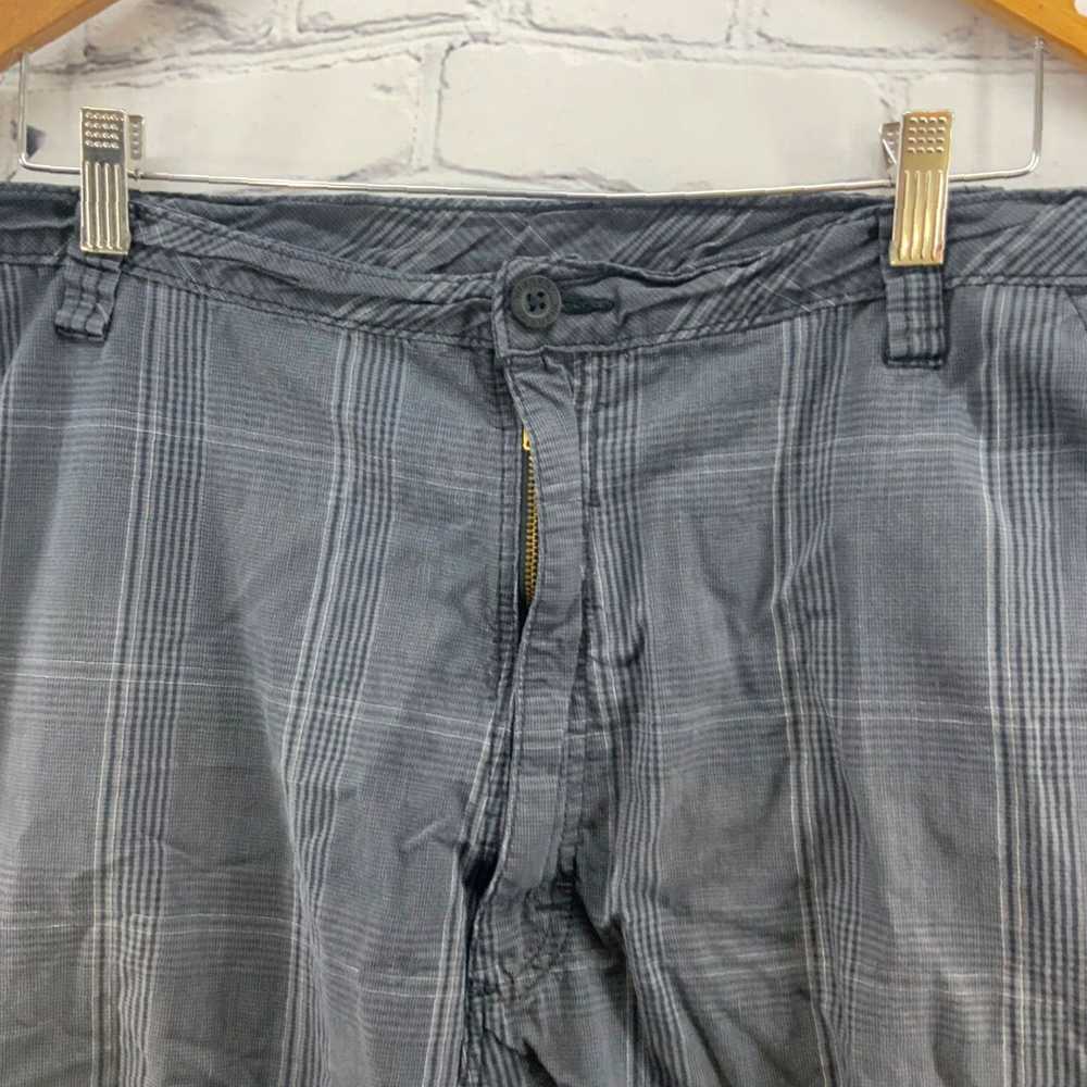 Wrangler Dark Gray Plaid Print Cargo Shorts for M… - image 2