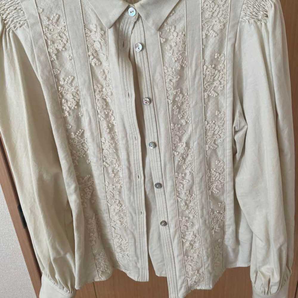 AMERI VINTAGE Ivory Embroidered Long Sleeve Shirt - image 2