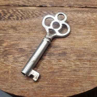 Edwardian skeleton key pendant - image 1