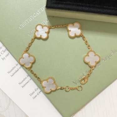 Auth 18K Yellow Gold 5 Motif Bracelet